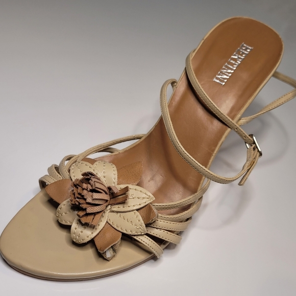 BERTINNI Feminine Flowered Women's Sandals - Picture 6 of 9